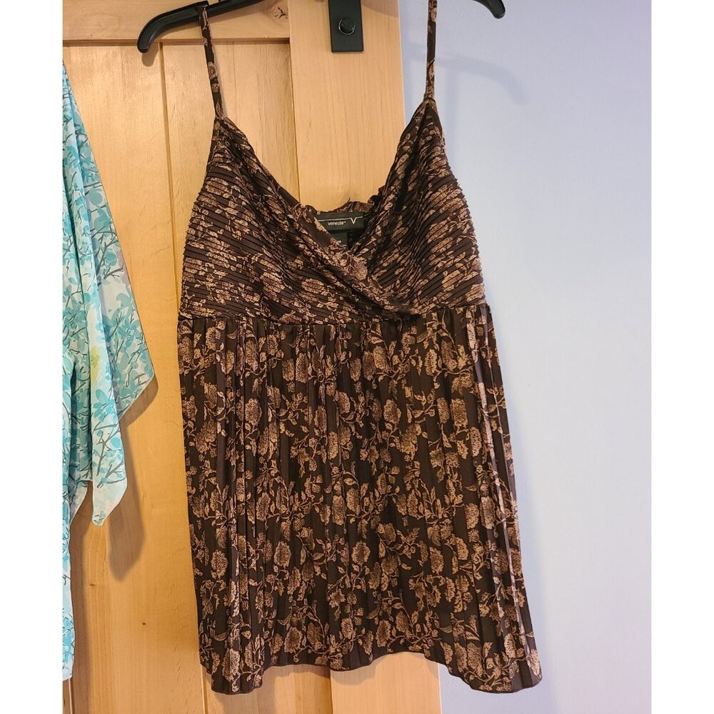 New! Lot of 2 Lane Bryant Sz 14/16 Floral Asymmetrical Hem Blouse & Smocked Tank - Picture 3 of 16
